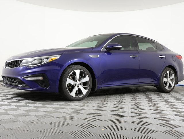 2019 Kia Optima S's photo