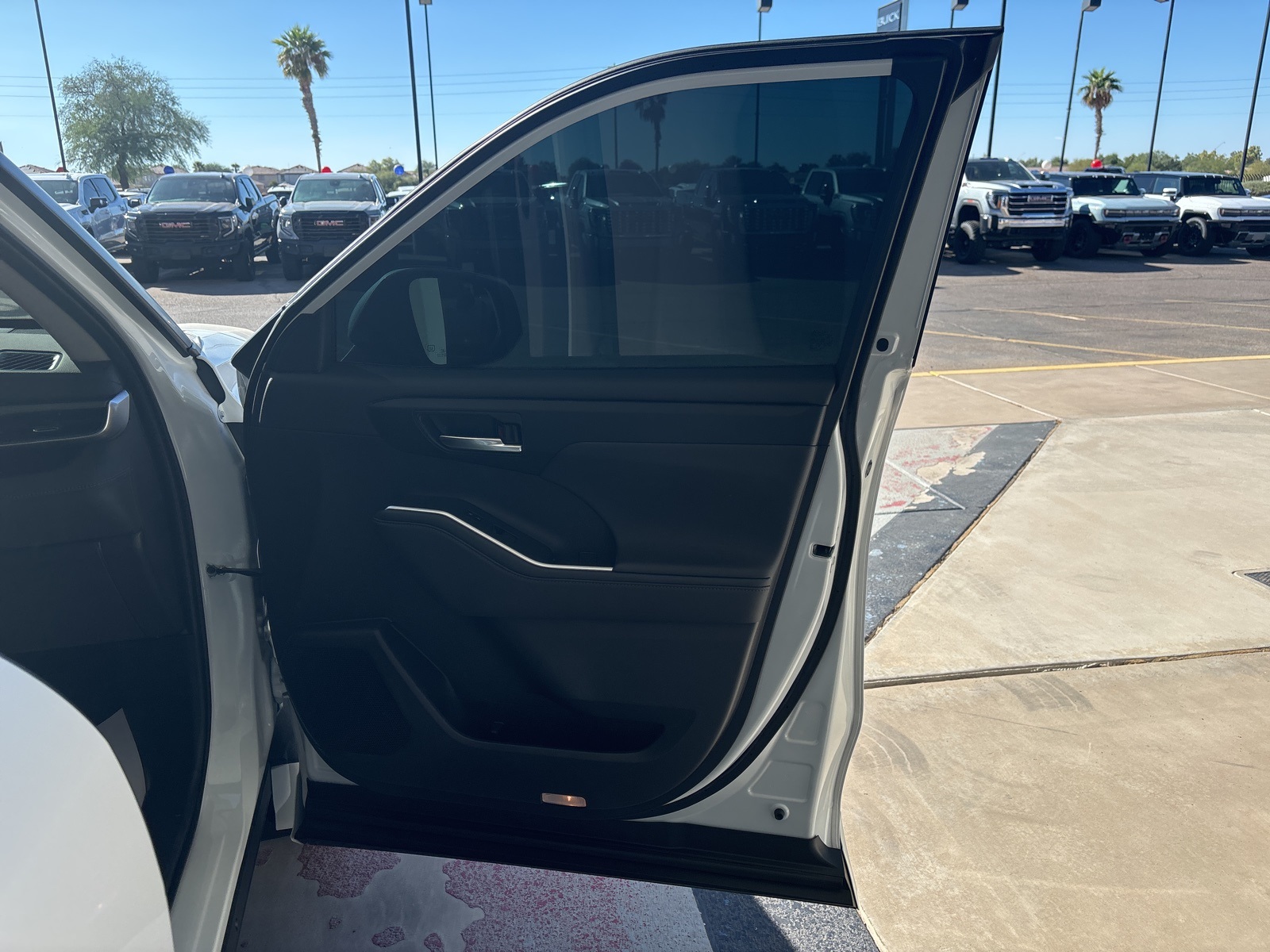 PreOwned 2024 Toyota Highlander XLE 4 Door SUV in Camp Verde 24667A