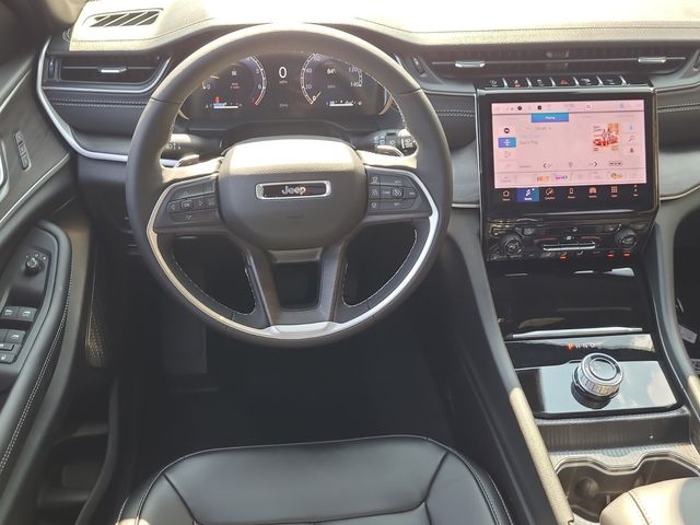 2025 Jeep Grand Cherokee Limited photo 9