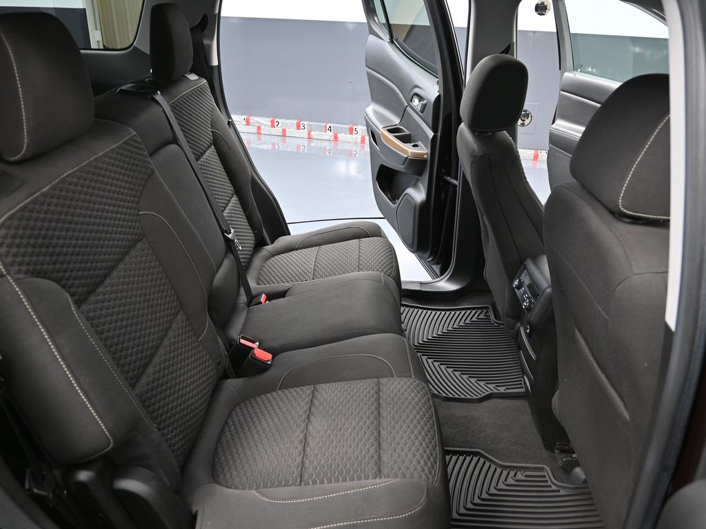 2017 Gmc Acadia SLE photo 36