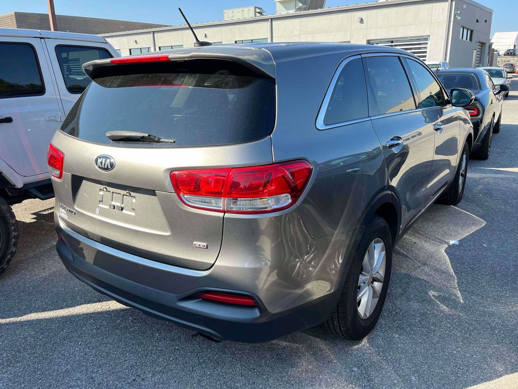 2016 Kia Sorento L photo 2