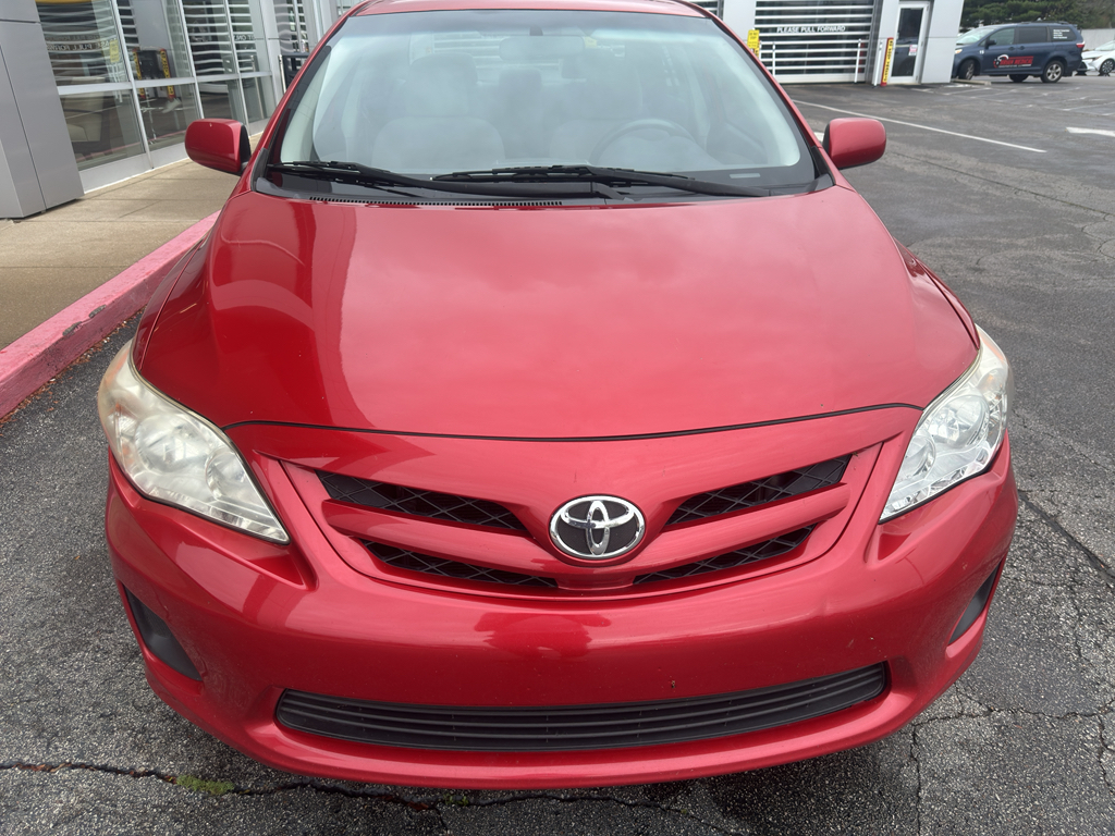 2011 Toyota Corolla LE photo 3