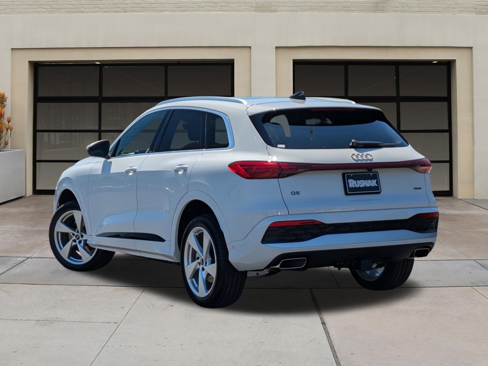 2025 Audi Q5 2.0T Premium Plus photo 3