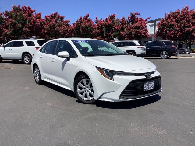 Used 2023 Toyota Corolla LE with VIN 5YFB4MDE2PP043085 for sale in Northfield, Minnesota