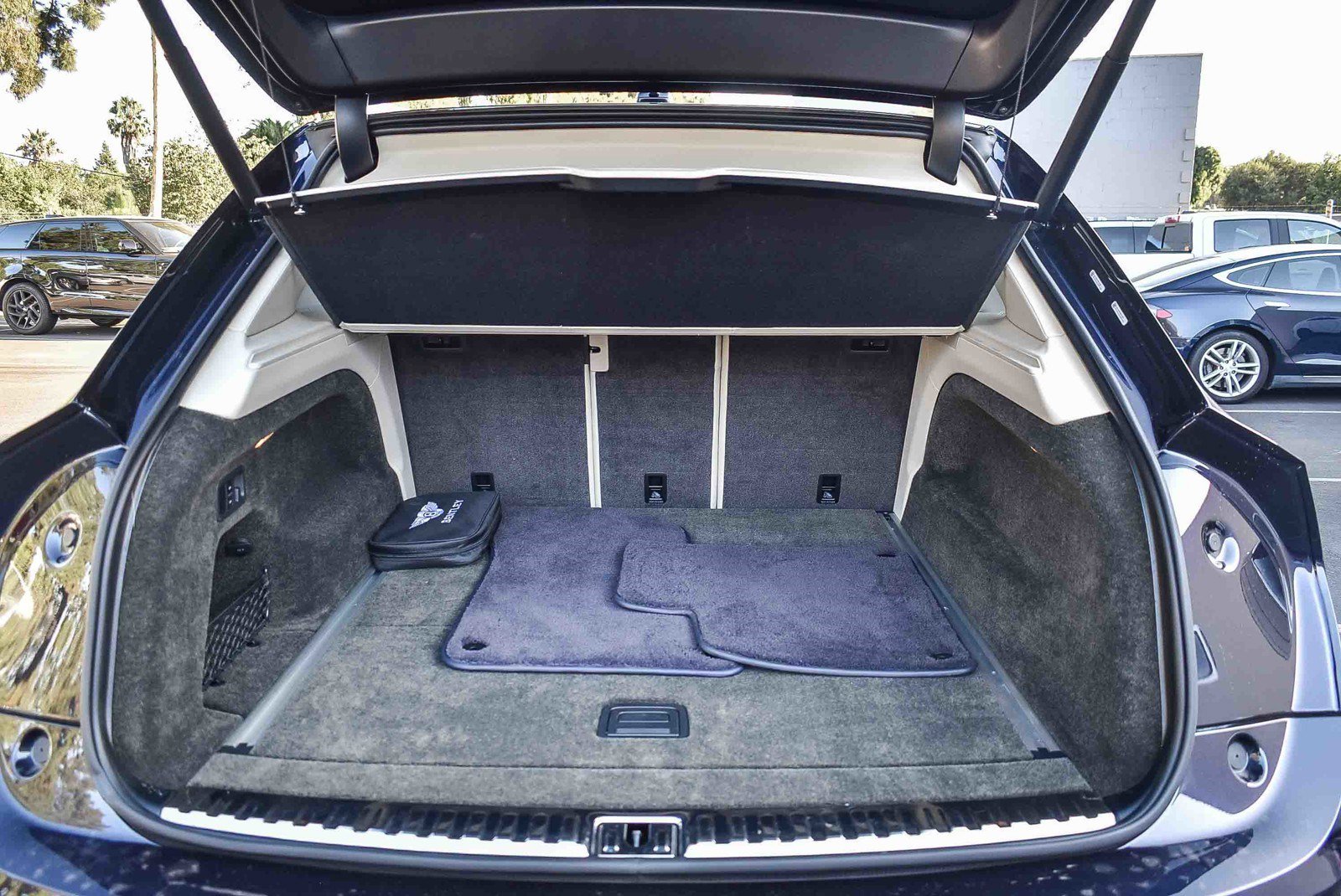 2023 Bentley Bentayga EWB Azure First Edition photo 23