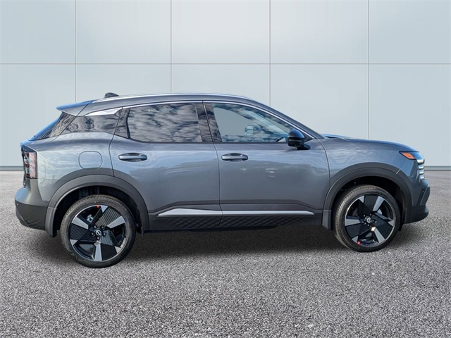 2026 Nissan Kicks SR photo 4