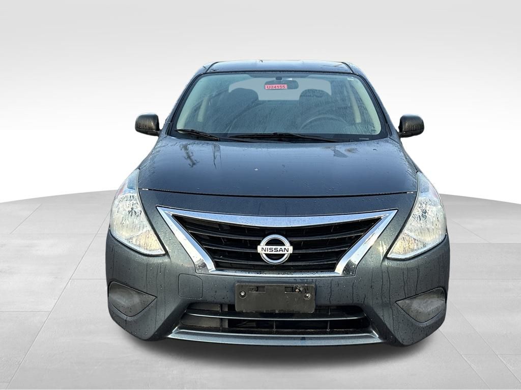 2015 Nissan Versa 1.6 Plus photo 2