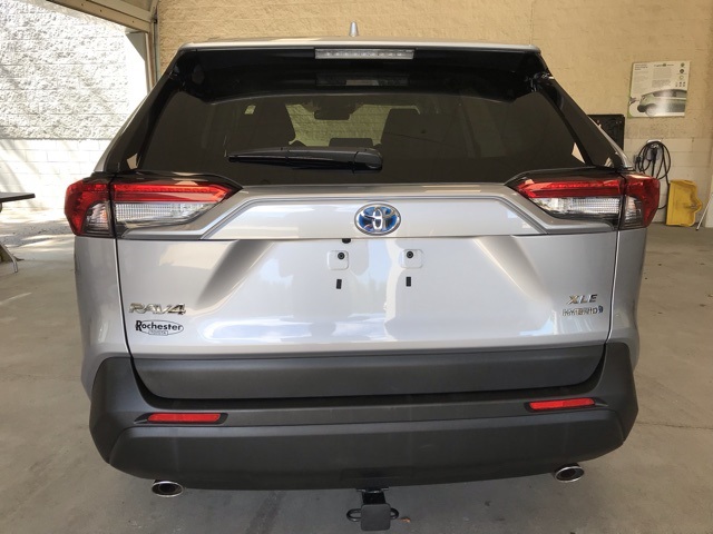 2020 Toyota RAV4 Hybrid XLE photo 3