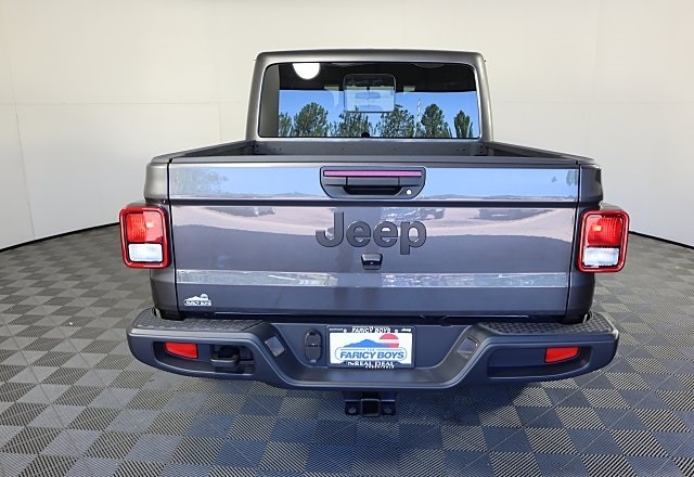 2025 Jeep Gladiator photo 5