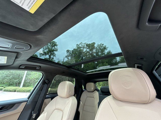 2025 Porsche Cayenne E-Hybrid Turbo photo 18
