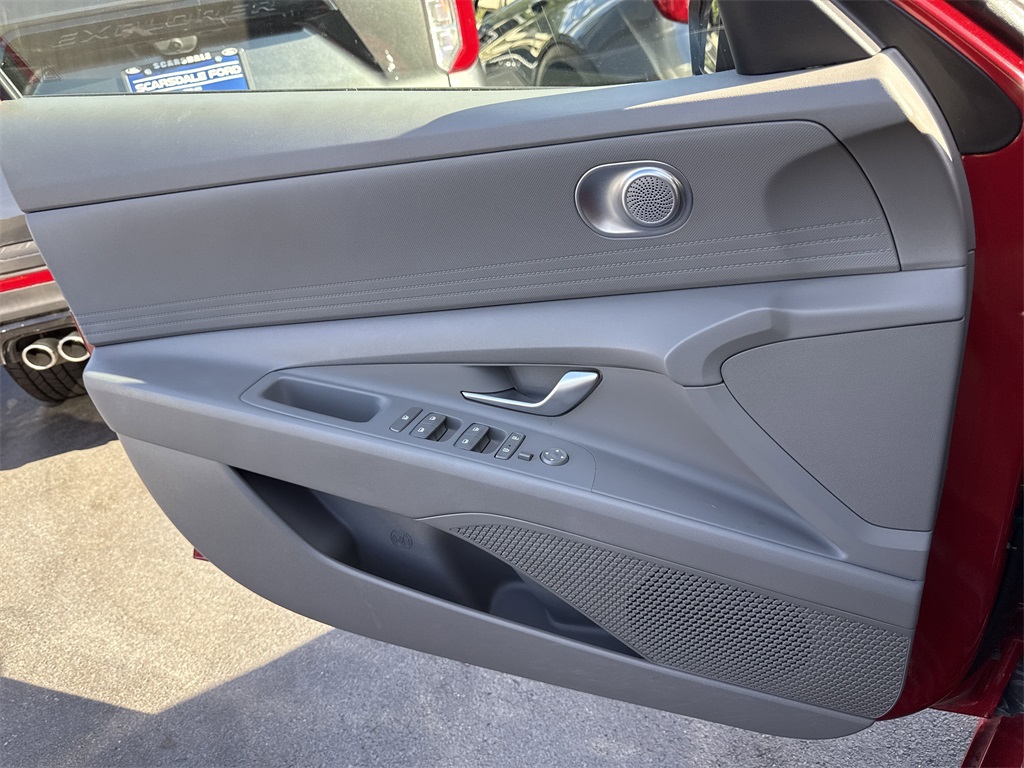 2023 Hyundai Elantra SEL photo 25