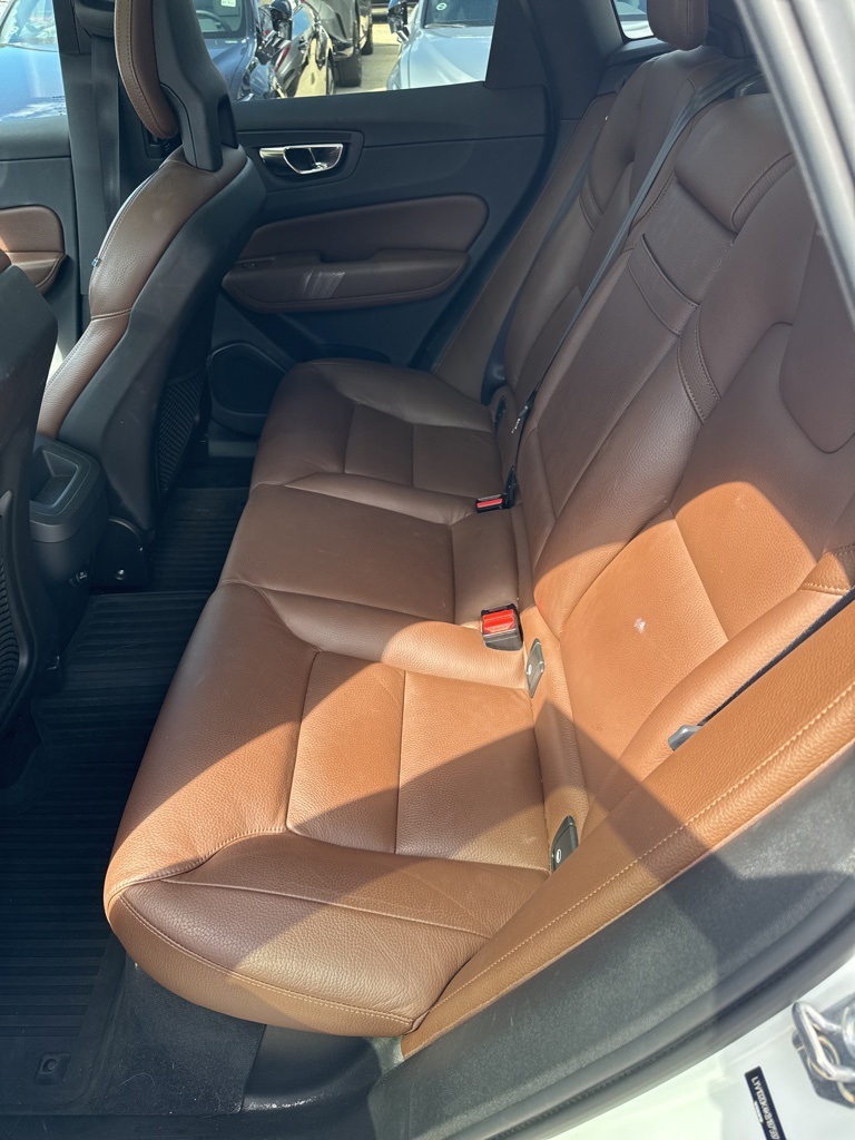 2019 Volvo XC60 T5 Momentum photo 12