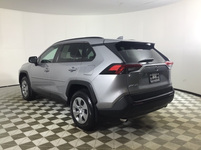 2021 Toyota RAV4 LE photo 5