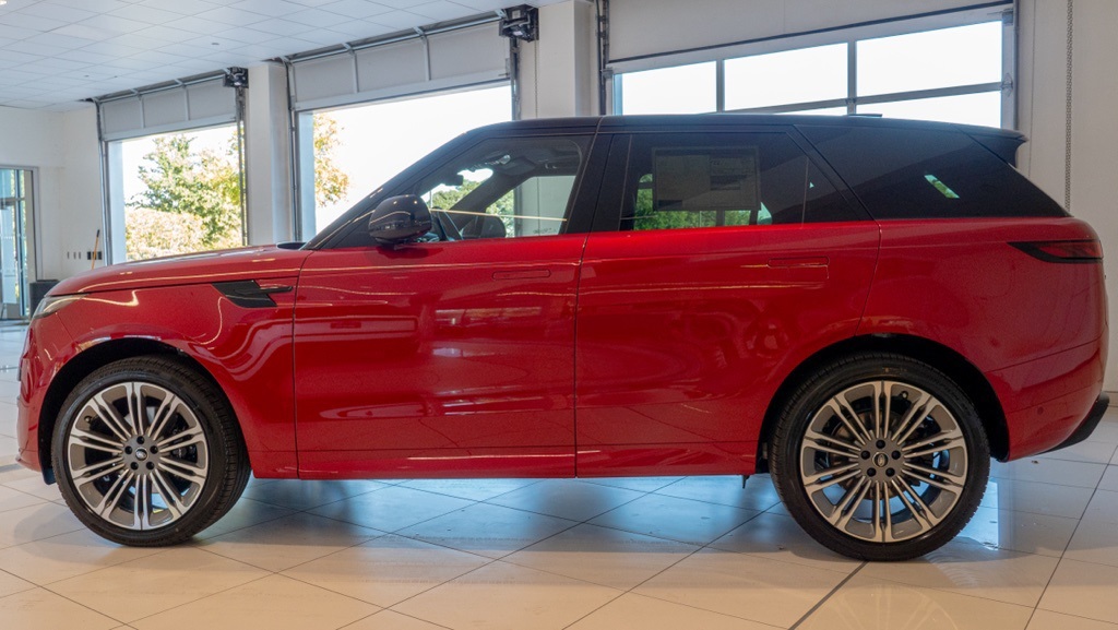 2025 Land Rover Range Rover Sport SE photo 2