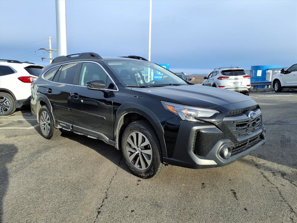 2025 Subaru Outback Premium's photo