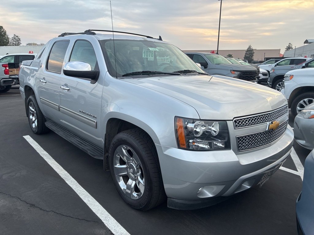 2013 Chevrolet Avalanche LT's photo