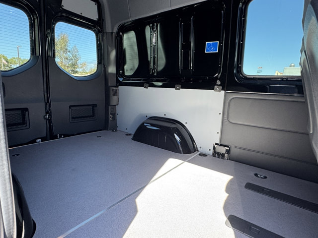 2025 Mercedes Benz Sprinter 2500 photo 4