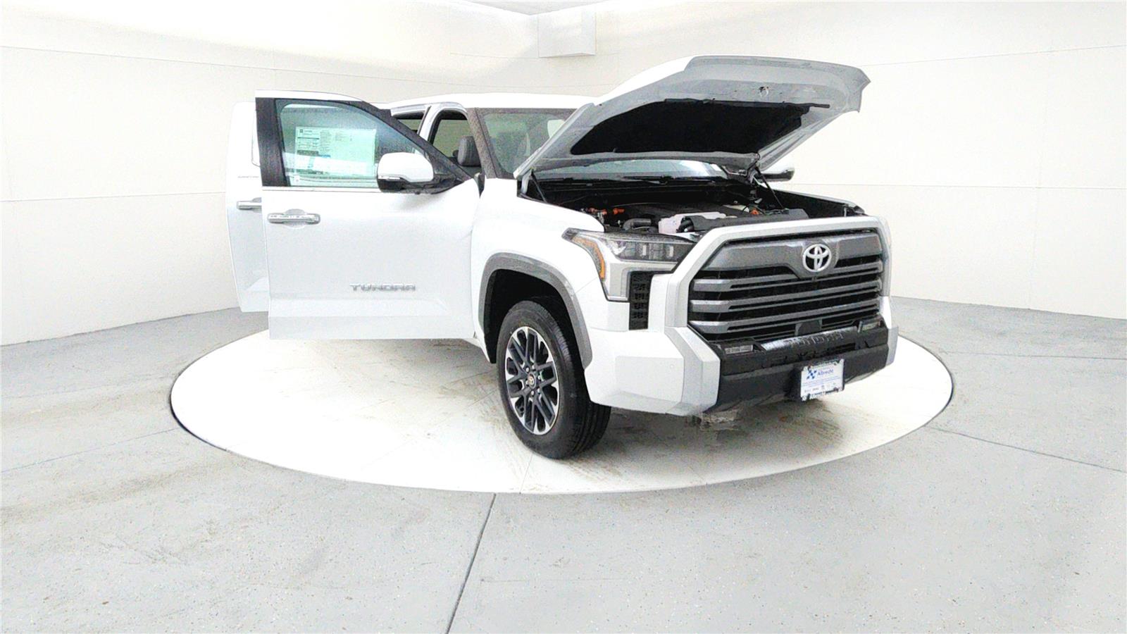 2025 Toyota Tundra Limited CrewMax photo 9
