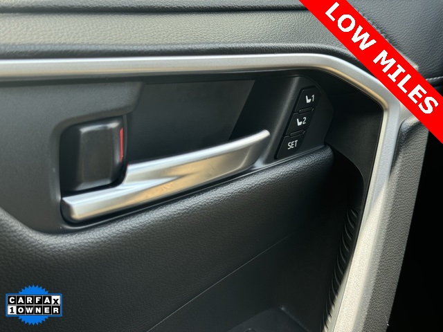 2019 Toyota RAV4 Hybrid Limited photo 4
