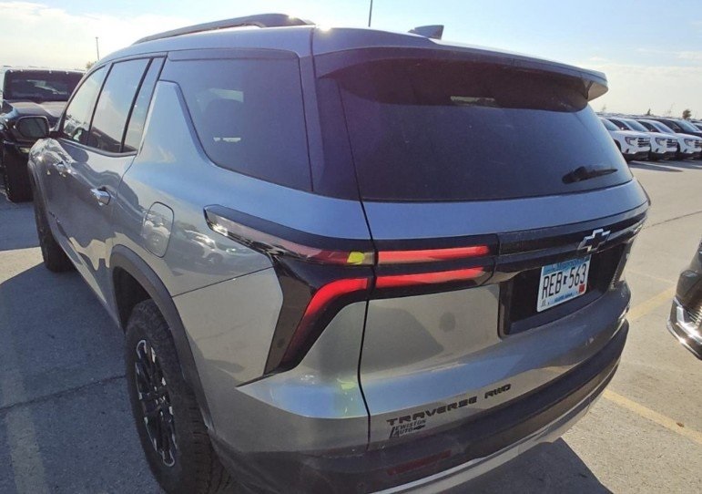 Used 2024 Chevrolet Traverse Z71 with VIN 1GNEVJKS2RJ205345 for sale in Kansas City