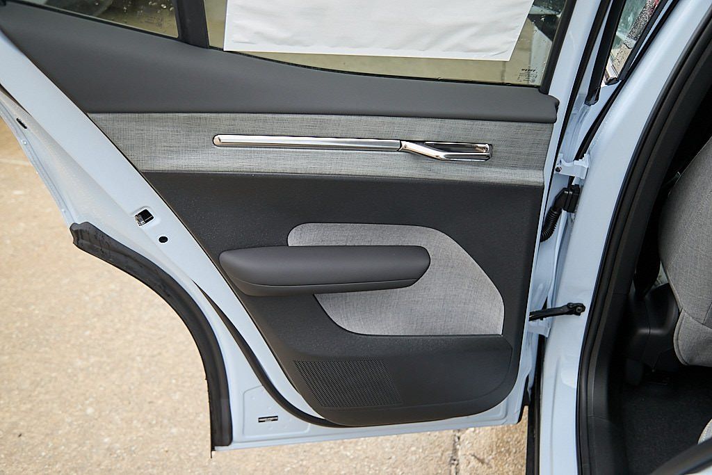 2026 VOLVO EX30 - Image 15