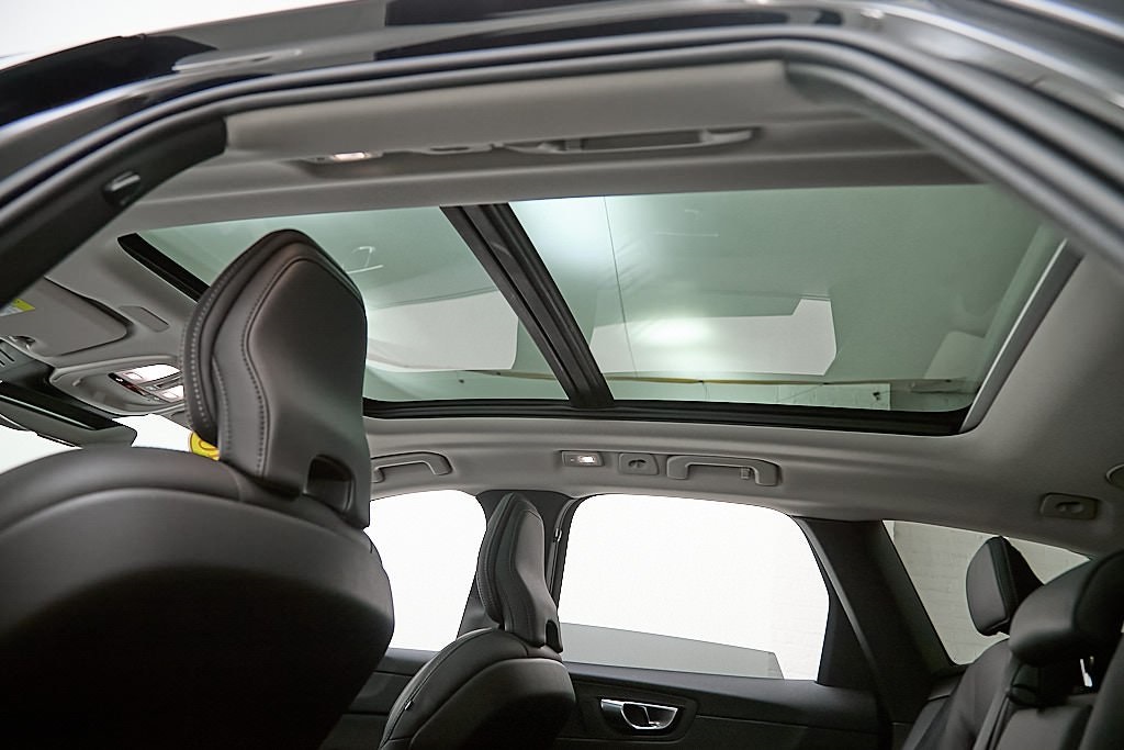 2026 VOLVO XC60 - Image 20