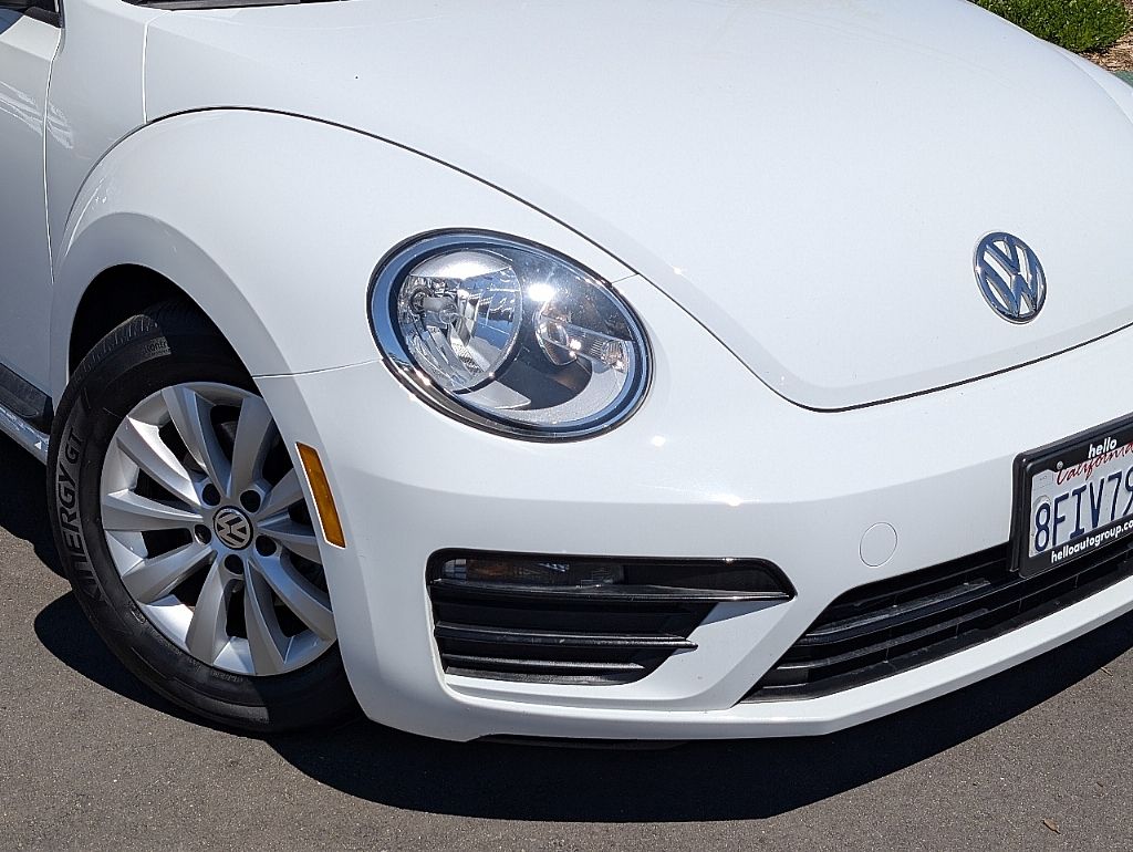 2018 Volkswagen Beetle S photo 2