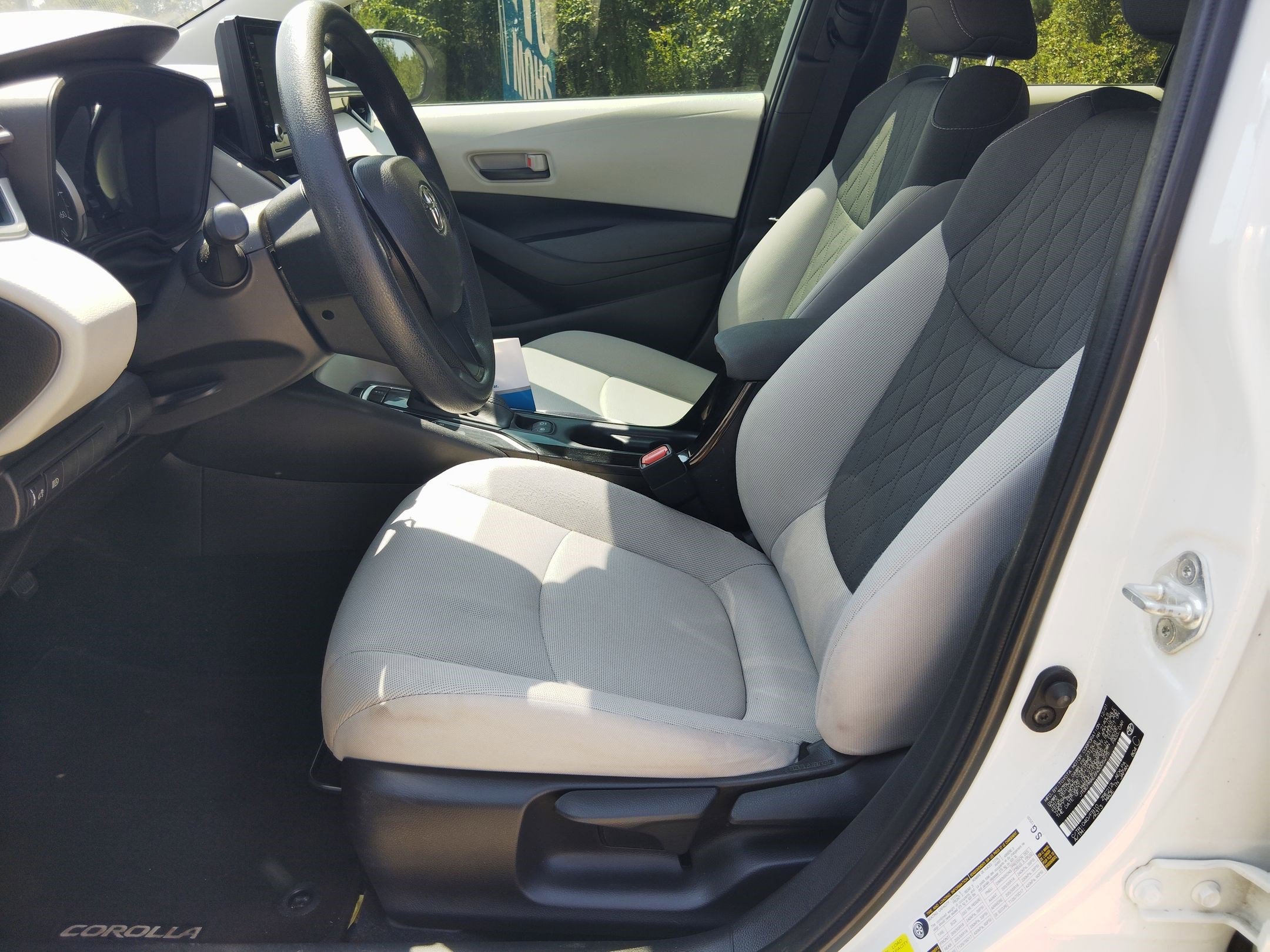 2022 Toyota Corolla LE photo 5