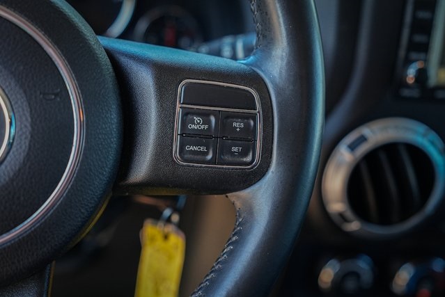 2015 Jeep Wrangler Unlimited Sahara photo 14
