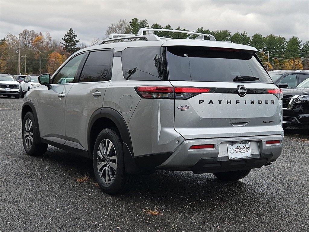 2025 Nissan Pathfinder SL photo 3