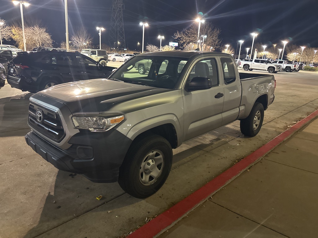 2017 Toyota Tacoma SR's photo