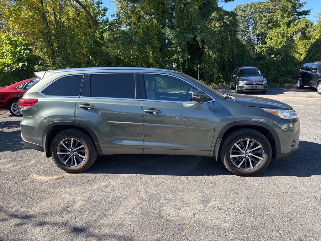 2017 Toyota Highlander SE XLE photo 3