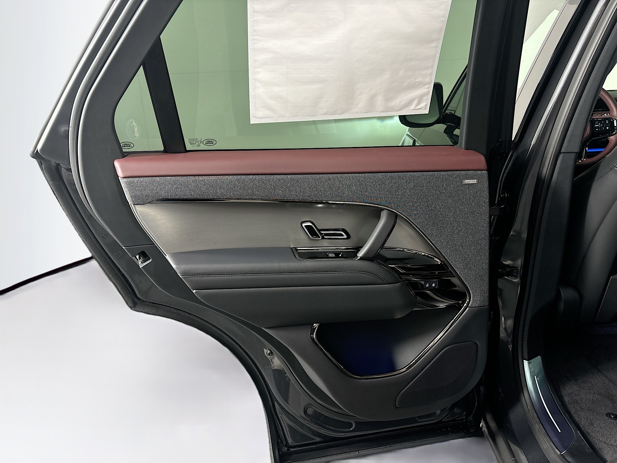 2025 Land Rover Range Rover Sport SE photo 17