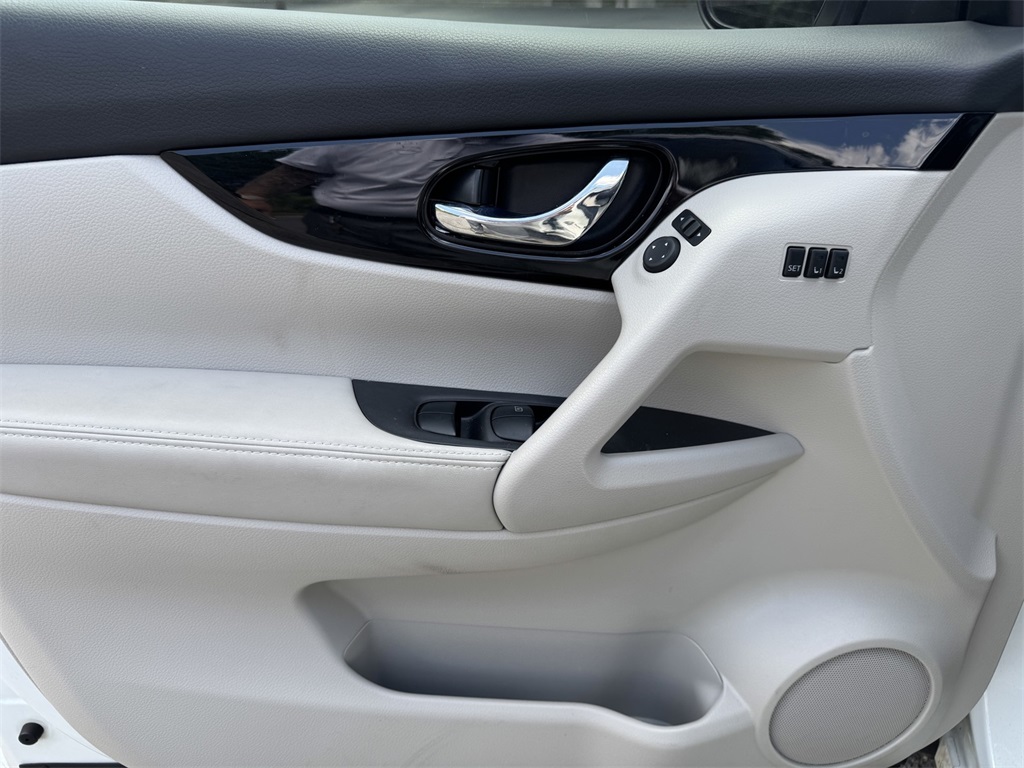 2022 Nissan Rogue Sport SL photo 18