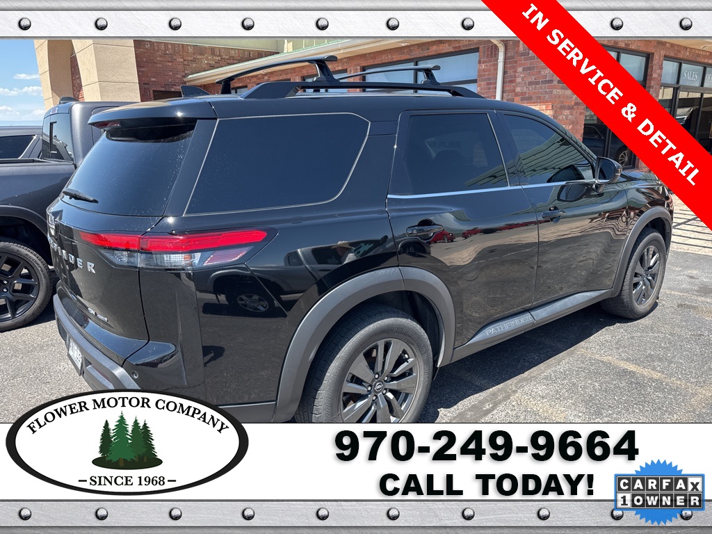 2022 Nissan Pathfinder SV photo 3