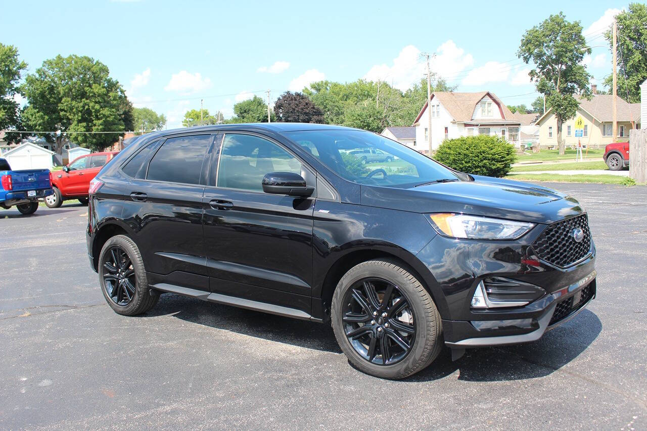 2024 Ford Edge ST-Line's photo