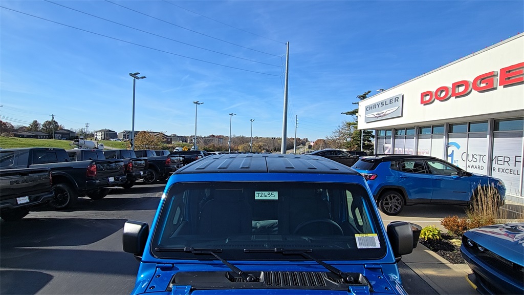 2026 Jeep Gladiator Sport photo 3