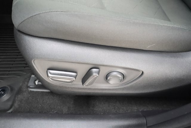 2022 Toyota RAV4 Hybrid XLE photo 8