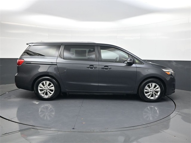 2017 Kia Sedona LX photo 3
