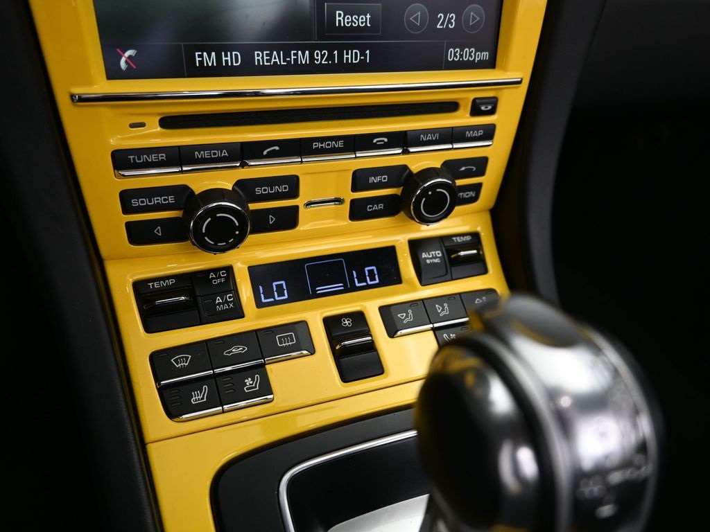 2016 Porsche 911 Turbo S photo 22