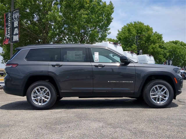2025 Jeep Grand Cherokee Laredo photo 6