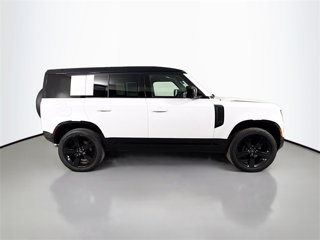 2025 Land Rover Defender 110 V8 photo 4