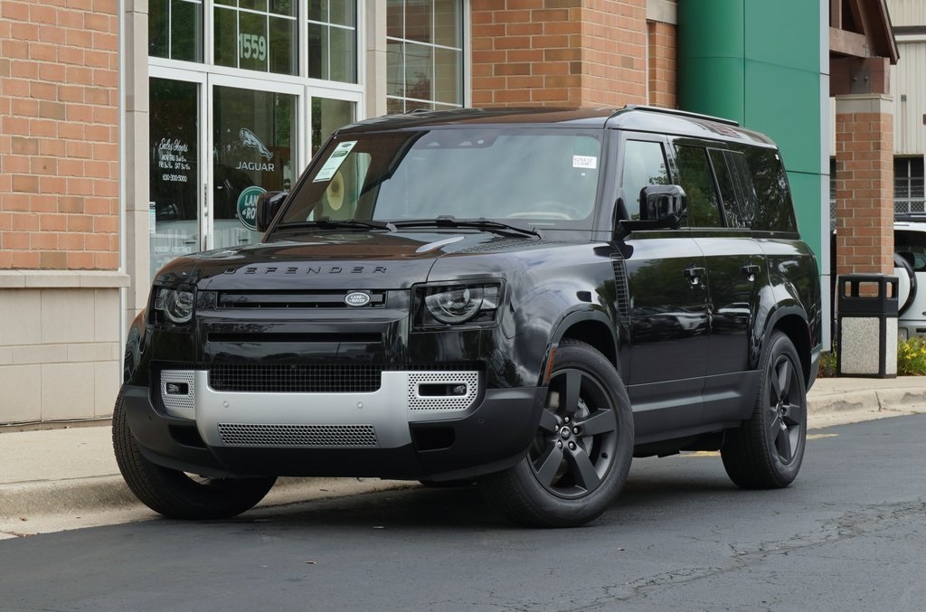 2025 Land Rover Defender S's photo