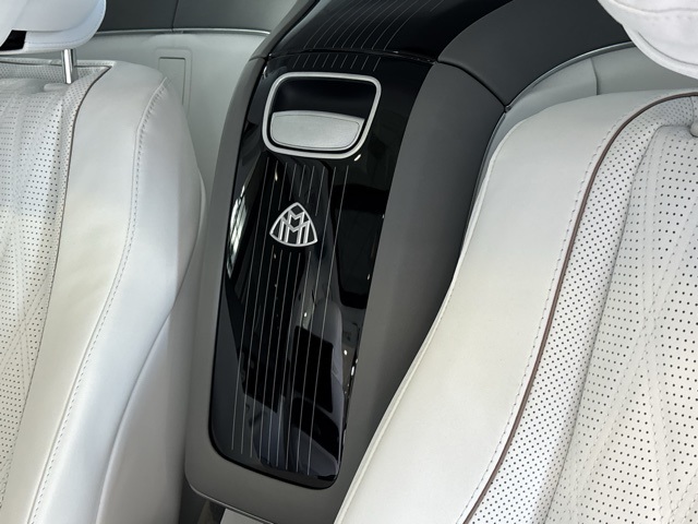 2025 Mercedes Benz GLS Maybach 600 4MATIC photo 17