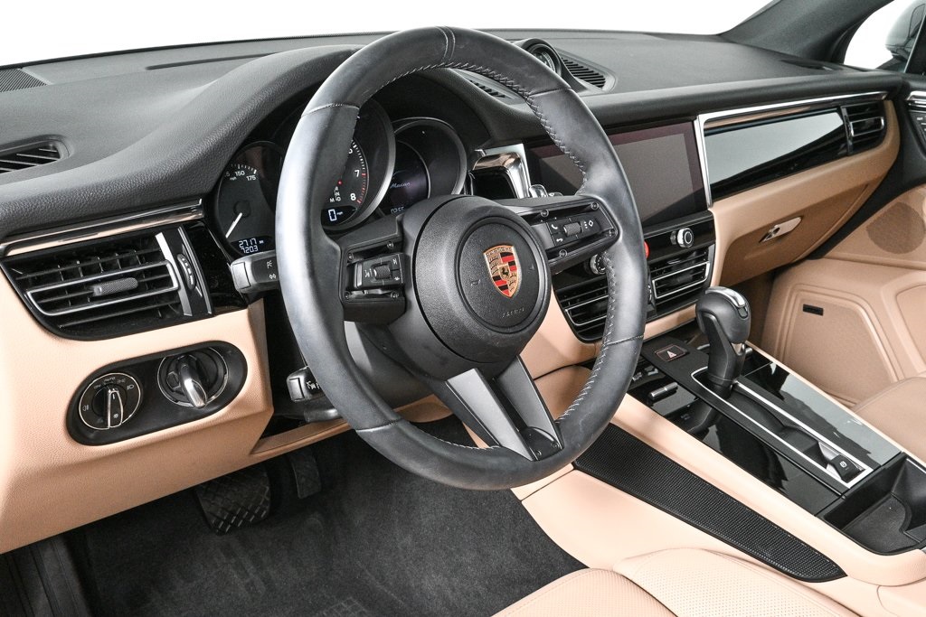 2025 Porsche Macan T photo 4