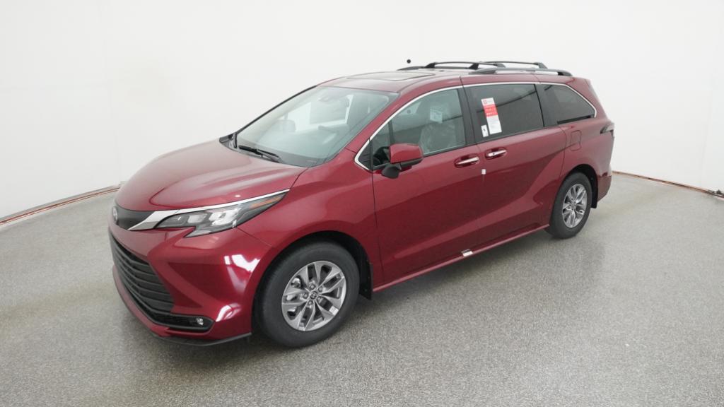 2026 Toyota Sienna XLE's photo