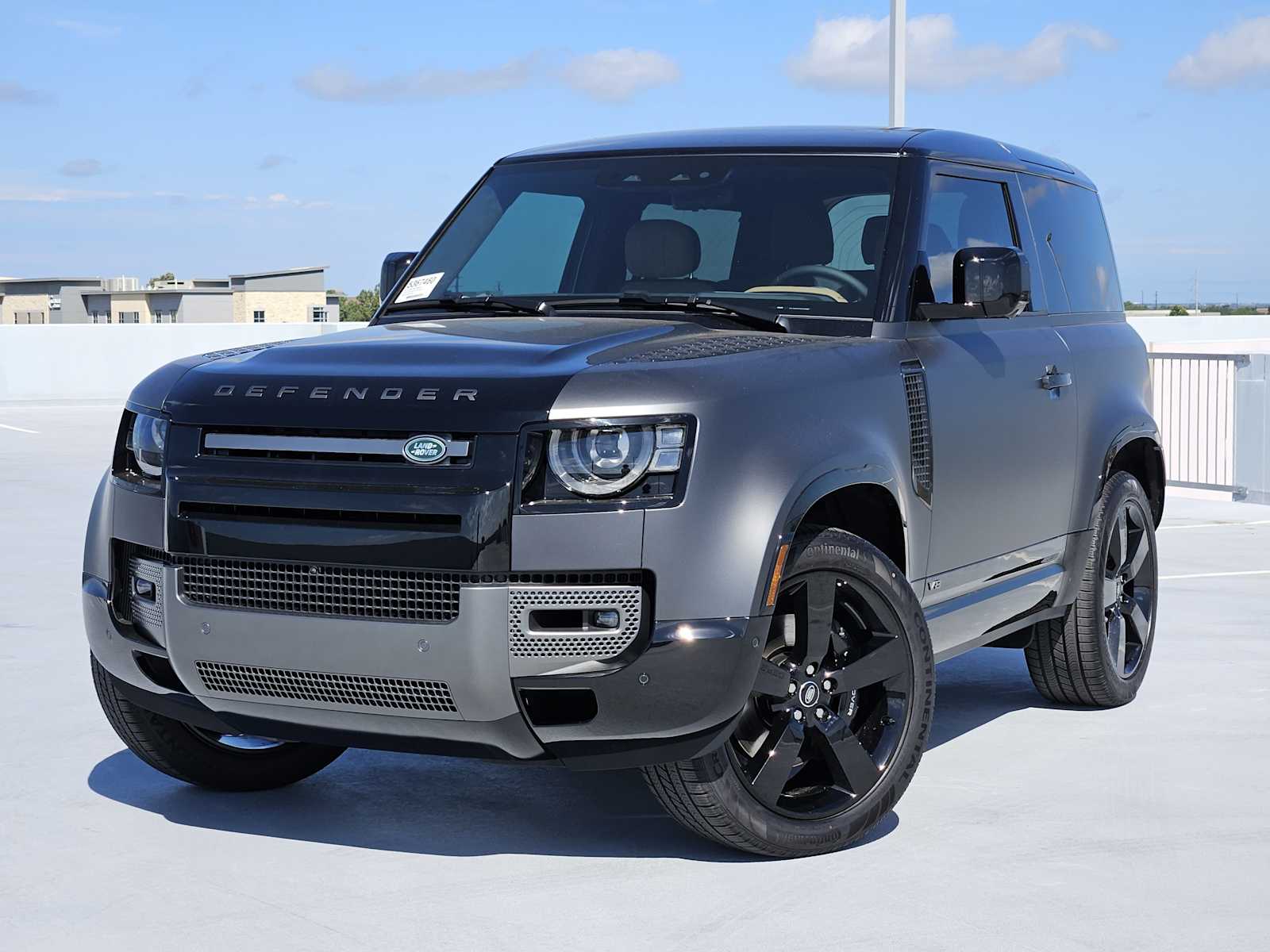 2025 Land Rover Defender V8's photo