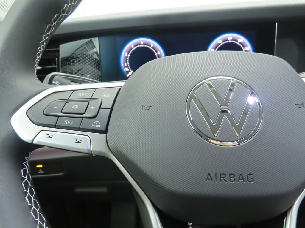 2025 Volkswagen Tiguan SE photo 11