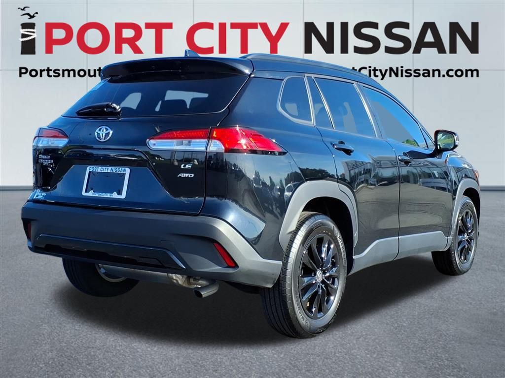 2022 Toyota Corolla Cross LE photo 4