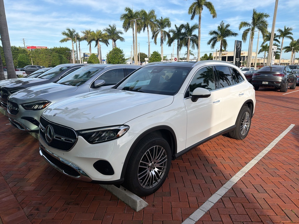 2025 Mercedes-Benz GLC Base's photo